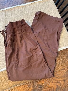 Lululemon Brown Dance Studio Pants 12 short